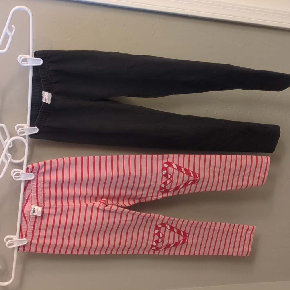 Hanna Andersson girl's leggings size 8, Grinch themed and basic black